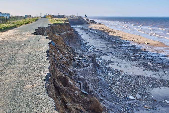 Coastal erosion (Photo Credit : Matthew J Thomas/Shutterstock)