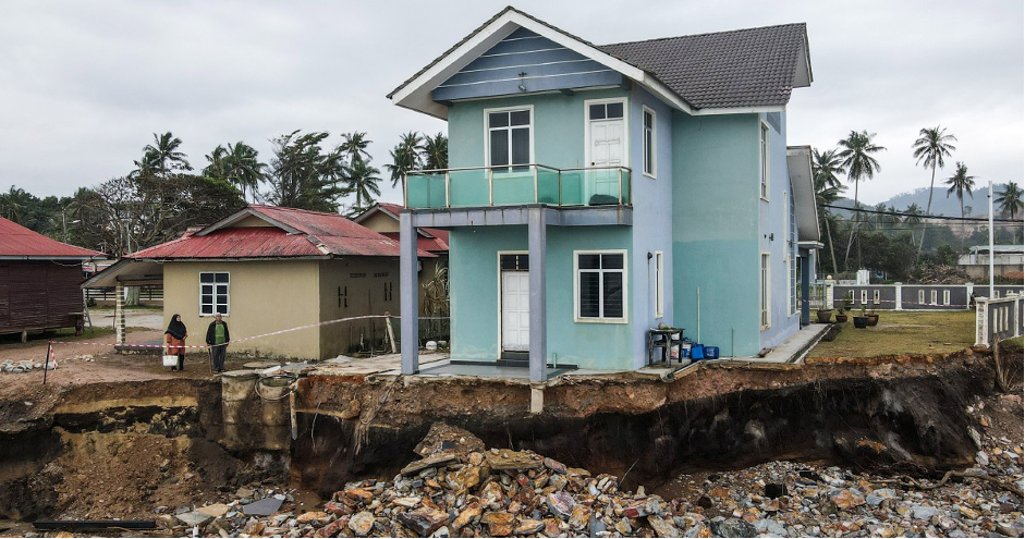 The owner of a blue bungalow in Kampung Tanjung that was affected by coastal erosion, has been forced to relocate and stay at a nearby chalet for the past five days (Photo Credit : GHAZALI KORI/NSTP)