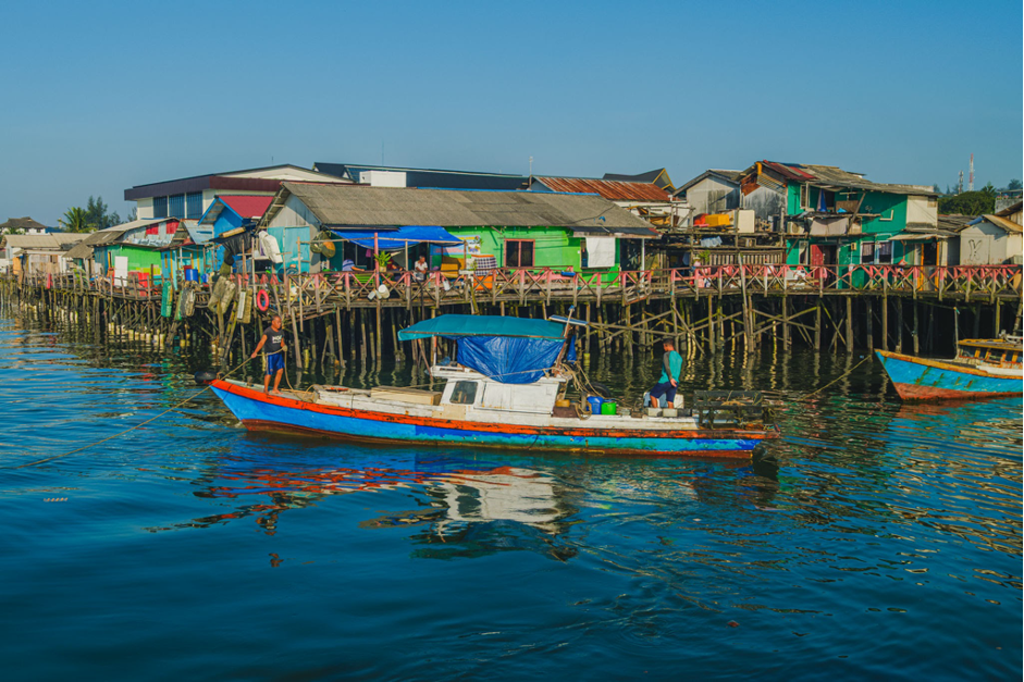 An Indonesian coastal village reliant on traditional fishing networks (Photo Credit: Creativicadesign/Dreamstime)