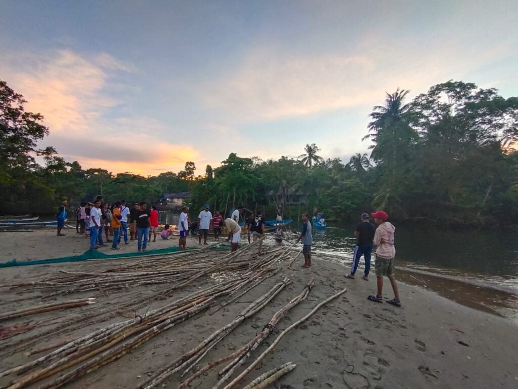 Preparation of Sasi Laut ceremony (Photo Credit : Y. Lewerissa)